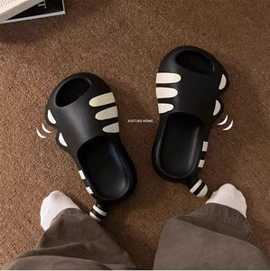 XIXITIAO Claquettes en <span class=keywords><strong>EVA</strong></span> de haute qualité, effet nuage, motif animalier audacieux et ludique, semelle épaisse et souple, pour dortoir, parc et sorties décontractées - Product Image 3