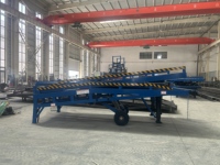 Pont d'accès mobile hydraulique pliable pour le chargement de conteneurs
