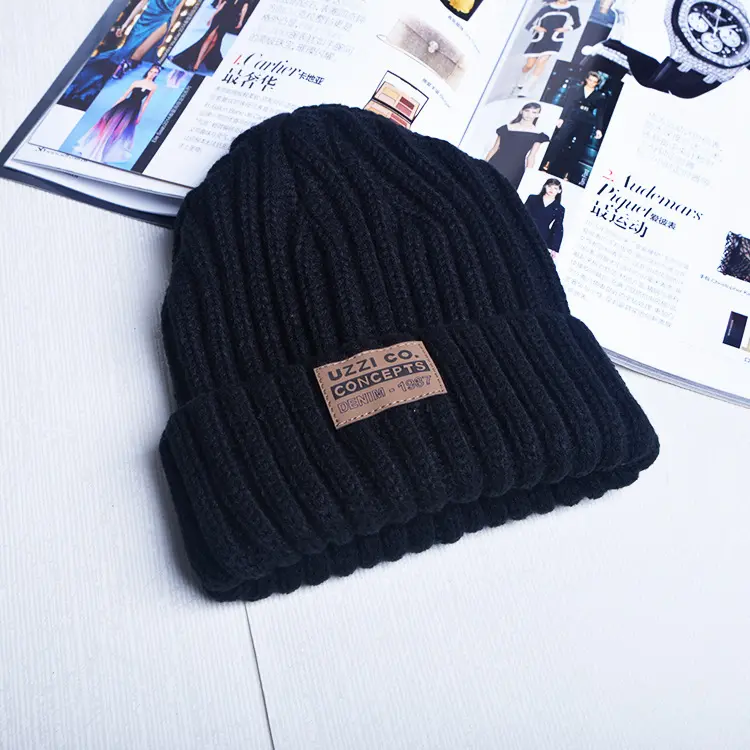 Bonnet en cuir unisexe avec patch personnalisé, chapeaux tricotés unis, vente en gros, hiver
