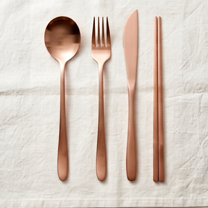 Juego de Cubiertos de Oro Rosa Mate, Cuchara, Tenedor, Cuchillo, Palillos, Diseño Minimalista, Apto para Lavavajillas, Vajilla para Bodas - Product Image 1