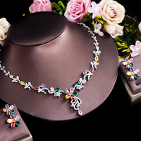 Ensemble de bijoux de mariage et de fiançailles élégant en zircon cubique multicolores brillants exclusifs pour femmes, collier et boucles d'oreilles en CZ