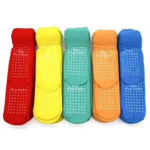 Calcetines antideslizantes de tubo para niños y adultos, calcetín personalizado de agarre para patio de juegos, Color caramelo, venta al por mayor