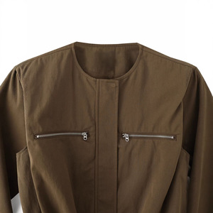 <span class=keywords><strong>Chaleco</strong></span> Utilitario Personalizado para <span class=keywords><strong>Mujer</strong></span>, sin Mangas, Cuello Redondo, con Detalle de Cremallera y Hombros Acolchados, Fabricante de Ropa OEM en China - Product Image 3