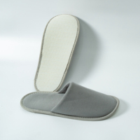Chaussons d'hôtel jetables écologiques portables en gros, chaussons d'hôtes à bout fermé, en coton gaufré doux, en polaire, couleur personnalisée