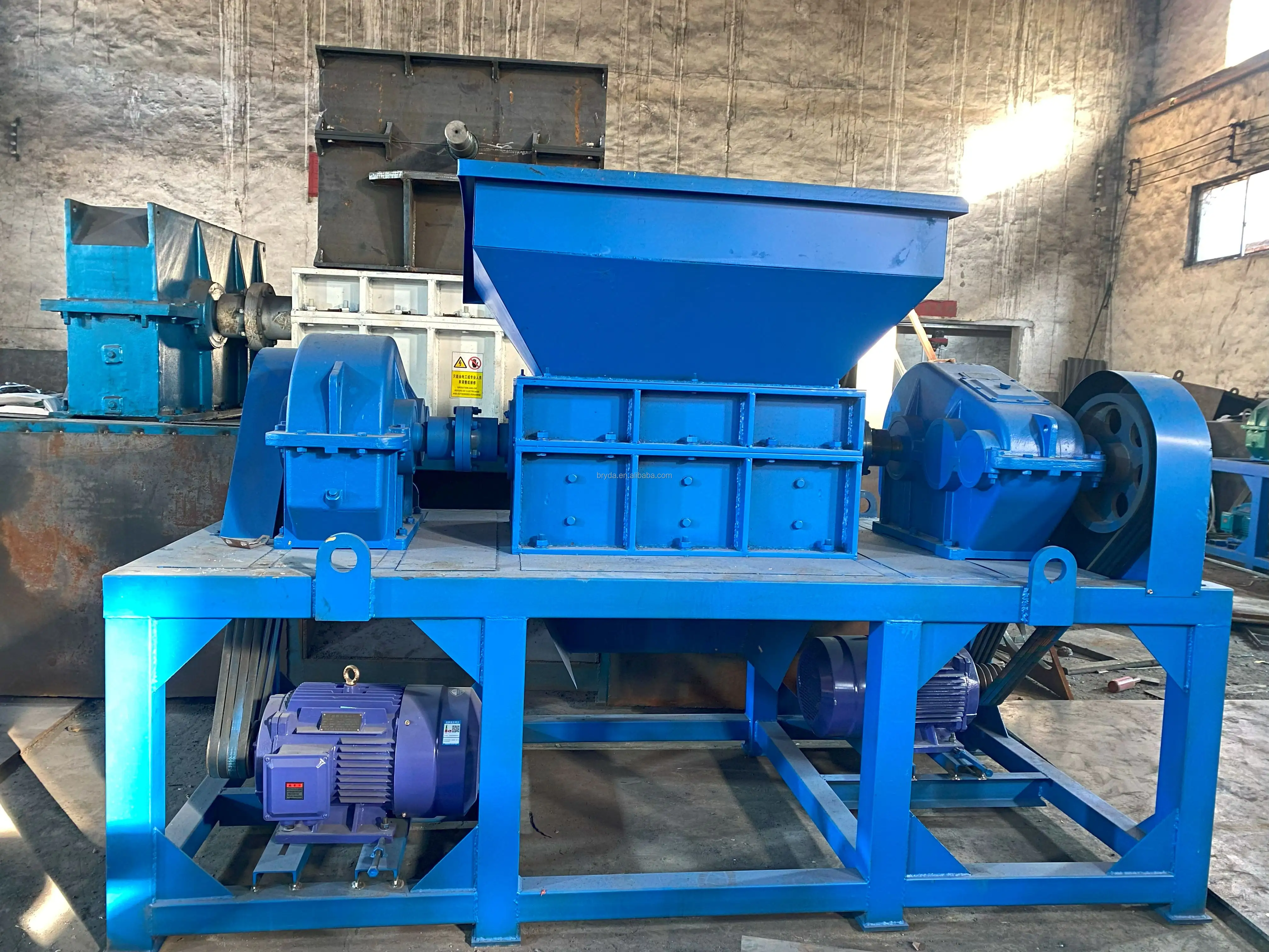 BRD model 800 High-Capacity double shaft Tire Shredder for Large-Scale Processing Needs