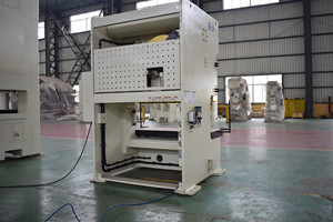 <span class=keywords><strong>Prensa</strong></span> Mecánica BESCO 315T/300 200 250 Toneladas, <span class=keywords><strong>Prensa</strong></span> de Doble Manivela con Estructura en <span class=keywords><strong>C</strong></span> y Dos Puntos de Perforación - Product Image 5