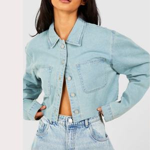 เสื้อเชิ้ตยีนส์พรีเมียมสำหรับผู้หญิงจากผู้ผลิต OEM ตกแต่งขอบดิบ ทรงครอป - Product Image 1