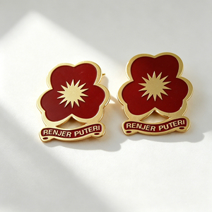 Insignia de Esmalte Renjer Puteri, Diseño de Flor Roja y Estrella, Pin Metálico Personalizado, Estilo Clásico, Insignias con Pin de Seguridad Sin Níquel - Product Image 1