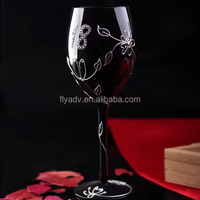 Ensemble de verres à vin en verre noir foncé personnalisé en gros pour un anniversaire, style de design moderne