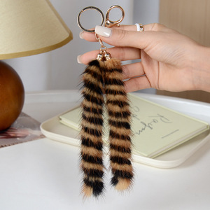 พวงกุญแจปอมปอมสำหรับผู้หญิงกระเป๋าตกแต่งรถของขวัญคริสต์มาส - Product Image 4