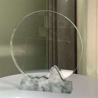 Trophée en verre de cristal rond avec socle en pierre de marbre Trophée de prix en gros pas cher