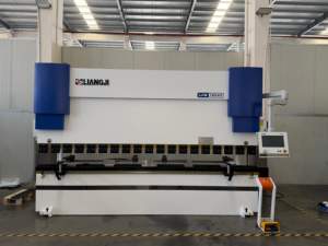 शक्तिशाली स्वचालित 130 टी प्रेस ब्रेक, लिंगजी वी67k मानक हाइड्रोलिक सीएनसी मशीन धातु के लिए - Product Image 2