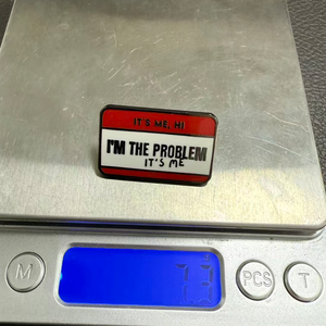 Ingrosso Spille Musicali in Metallo, Collezione di Spille Smaltate 'I'm the Problem', Spilla Smaltata con <span class=keywords><strong>Testi</strong></span> di Canzoni dall'Album Rosso, Distintivo da Bavero Ispirato alla Musica - Product Image 5