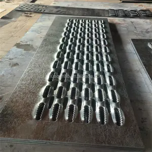 Fabricantes de placa antideslizante de puntal de agarre suministro de Aluminio perforado diente de sierra placa antideslizante aterrizaje de escalera