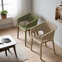 Fauteuil en plastique en PP avec dossier perforé, chaise de salle à manger moderne empilable, mobilier d'intérieur et d'extérieur pour café, restaurant, terrasse