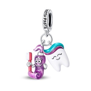 Accessoire de bijoux DIY original - Bracelet plaqué argent avec design stéthoscope médical, breloque trois pièces en forme de cœur pour enfants - Product Image 6