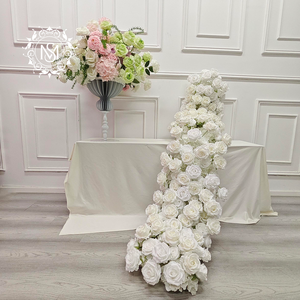 Ghirlanda di rose artificiali bianche, perfetta per matrimoni, feste o decorazioni per la casa. Eleganza e bellezza duratura - Product Image 1