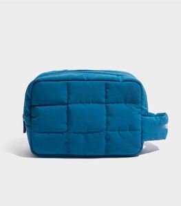 กระเป๋าเครื่องสำอางแบบพกพา ดีไซน์ใหม่สำหรับฤดูใบไม้ร่วงและฤดูหนาว น้ำหนักเบา บุผ้านวมอย่างดี เหมาะสำหรับการเดินทาง - Product Image 2
