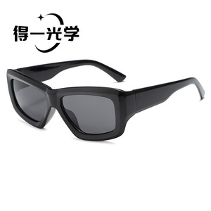 แว่นกันแดดทรงเหลี่ยมสำหรับผู้หญิง De Yi Optics สีดำ เลนส์ PC ป้องกันรังสียูวี 400 สไตล์แฟชั่นสำหรับกิจกรรมกลางแจ้ง - Product Image 1