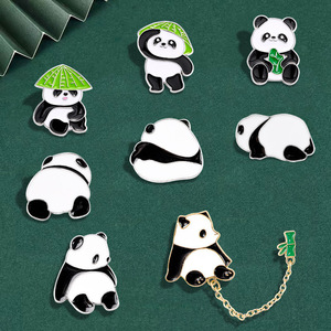 Broche de Panda de estilo chino, bolsa de Animal bonito, insignia, bolsa de ropa, accesorios, cadena de Panda de bambú para mujer, barra, alfiler de corbata, regalo - Product Image 2