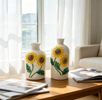 Vase en céramique minimaliste avec motif d'oiseau en relief, couleur neutre pour maison moderne