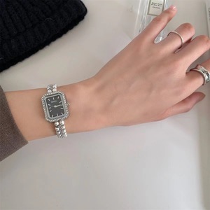 Léger <span class=keywords><strong>luxe</strong></span> tempérament Bracelet montres bas prix bijoux femme niche mode tendance français perle Bracelet <span class=keywords><strong>montre</strong></span> à quartz - Product Image 4