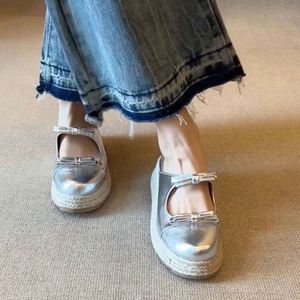 Sandales à plateforme mi-talon style rétro pour femme avec nœud supérieur en tissu extensible, empeigne en PU et semelle épaisse en caoutchouc pour le printemps, l'été et l'automne - Product Image 6