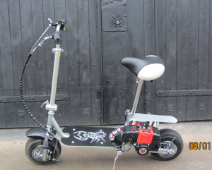 Vente flash HAYA 49cc scooter pliable à essence 2 temps, démarreur à manivelle, roues de 9 pouces, capacité de charge de 100 kg, vitesse maximale de <span class=keywords><strong>41</strong></span> à 50 km/h - Product Image 4