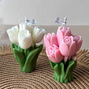Tulip Bouquet Shaped Scented Candle Romantic Atmosphere Ornament Valentine's Day Gift Floral Aroma Candle Home <b>Table</b> Decor Prese - Product Image 4