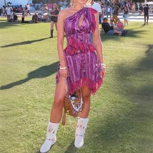 ชุดเซ็ตกระโปรงพู่ประดับไหล่เดียวสำหรับผู้หญิง รุ่นคัสตอม 2026 ผ้าชีฟองรัดรูป เซ็กซี่ เหมาะสำหรับใส่ไปเที่ยวคลับ ชุดฤดูร้อน เอวเข้ารูป - Product Image 3