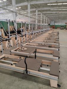 Reformer Pilates Haut de Gamme en Érable Portable pour Entraînement en Studio avec Conception à Rails Intégrés, Lit Coulissant Bidirectionnel et Demi-Tour pour le Corps - Product Image 2