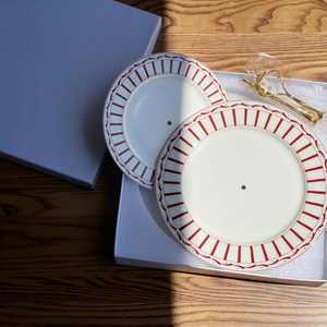 Cadeaux de Noël, support à gâteau à deux étages, plateau de service en céramique avec poignée dorée, ensemble de cadeaux pour le thé de l'après-midi et les fêtes - Product Image 2