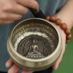 Cuenco para cantar de latón personalizado, diseño budista tibetano, ayuda para la relajación cuenco para cantar tibetano de latón hecho a mano - Product Image 3