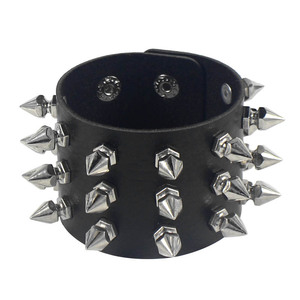 Bracciali Unisex in Stile Punk Europeo-Americano con Rivetti Conici in Pelle, Design Esagerato e Alla Moda - Product Image 5