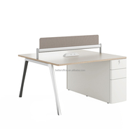 Escritorio de Oficina Modular para Dos Usuarios con Alimentación Integrada y Configuraciones Expandibles para 4 o 8 Personas