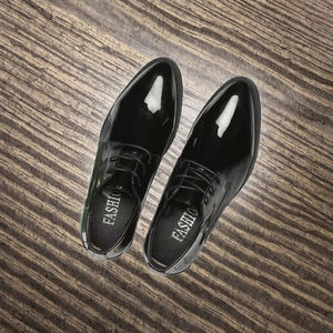 Chaussures habillées noires à lacets pour hommes, en cuir verni, à bout pointu, rehaussantes, idéales pour le bureau, les affaires et les mariages - Product Image 3