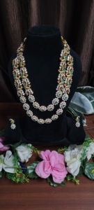 Ensemble de collier de mariée Vishalakshi à deux couches orné de pierres d'émeraude paon et serti de diamants - Product Image 3