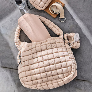 Borsa Tote Trapuntata Personalizzata, Borsa a Spalla Leggera Trapuntata, Borsa a Tracolla Imbottita di Grande Capacità - Product Image 1