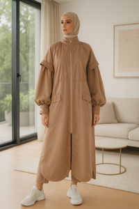 YXC023 Modischer, muslimisch fokussierter, beige, langer Reiß verschluss mantel mit Puff ärmeln und Seiten taschen, passend zum Karamell-Hijab - Product Image 2