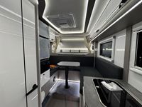Camper tout-terrain pour pick-up avec espace repas, salle de bain, réservoir d'eau pour le camping en plein air, utilisation de camping-car de loisirs