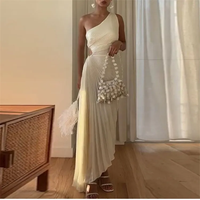 Vente en Gros de Robe de Bal Vintage Rouge Chaude Eté Chic Solide Asymétrique Évider Robe Plissée Vêtements pour Femmes
