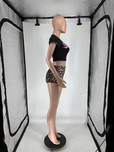 Conjunto de camiseta y pantalones cortos con estampado de leopardo para mujer, conjunto de dos piezas con cuello redondo y pantalones cortos relajados, ropa de mujer - Product Image 5
