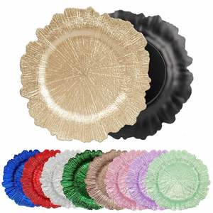 Platos Base Decorativos Reutilizables de Plástico Dorado de 13 Pulgadas con Diseño de Arrecife para Eventos Formales y Alquiler al por Mayor - Product Image 1