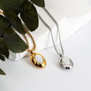 Nouveau Collier Coquillages en Acier Inoxydable Poli Miroir pour Femme, Chaînes Plaqué Or Personnalisées, Style Tendance, Anti-ternissement, Vente en Gros - Product Image 1