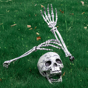 Décorations d'Halloween à insérer dans le sol : Ensemble de mains de squelette et de têtes de crâne en plastique simulé pour <span class=keywords><strong>maison</strong></span> <span class=keywords><strong>hantée</strong></span> extérieure - Product Image 3