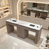 Grande table de salon de manucure à double surface de travail avec design à trous pour câbles, station de manucure pour services commerciaux d'art des ongles et de manucure