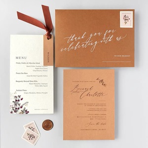 Juego de Invitaciones de Boda de Papel Kraft Personalizadas con Diseño Floral e Impresión en Dorado para Eventos Elegantes - Product Image 1