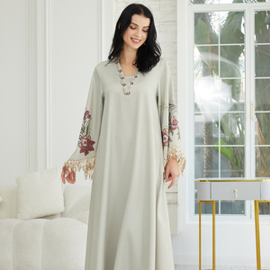 Robe élégante pour femme Zifeng OEM, style moyen-oriental, en polyester, col en V, imprimée, à franges, manches longues, certifiée CE - Product Image 1