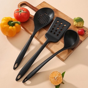 Ensemble d'ustensiles de cuisine en silicone 11 pièces pour la cuisson, résistant à la chaleur, comprenant cuillères à soupe et spatules - Product Image 3