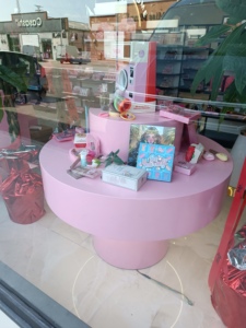 WC9898-45 Gissah Mavro <b>Sample</b> Size Premium Daily Fragrance <b>Perfume</b> Gift Set Rose Fruit Scent Woodiness Quality Plastic <b>Bottle</b> - Product Image 4